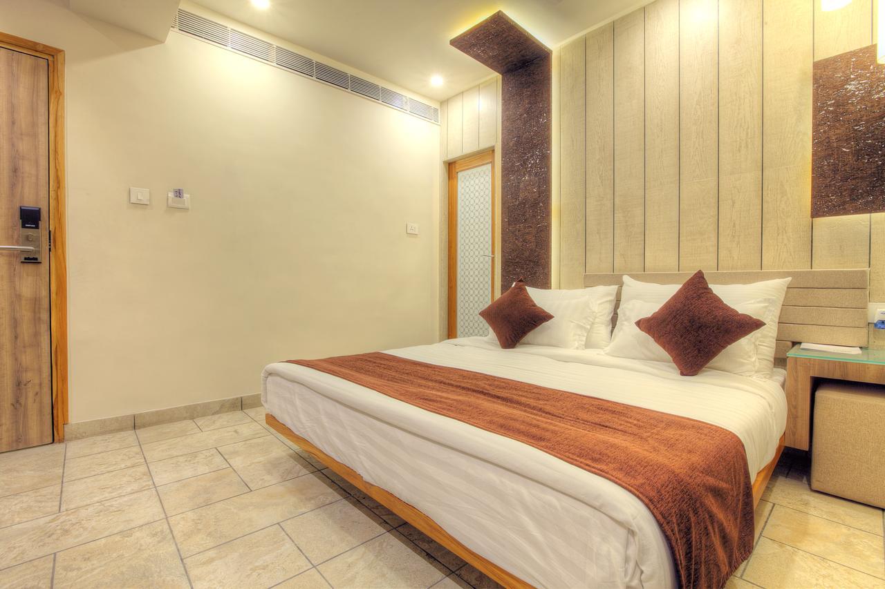 Scenaria Hotel Ahmedabad Exterior foto