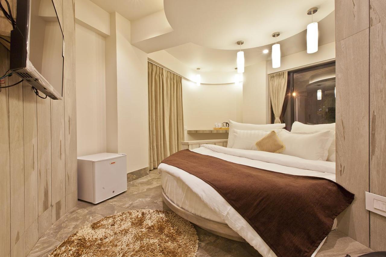 Scenaria Hotel Ahmedabad Exterior foto