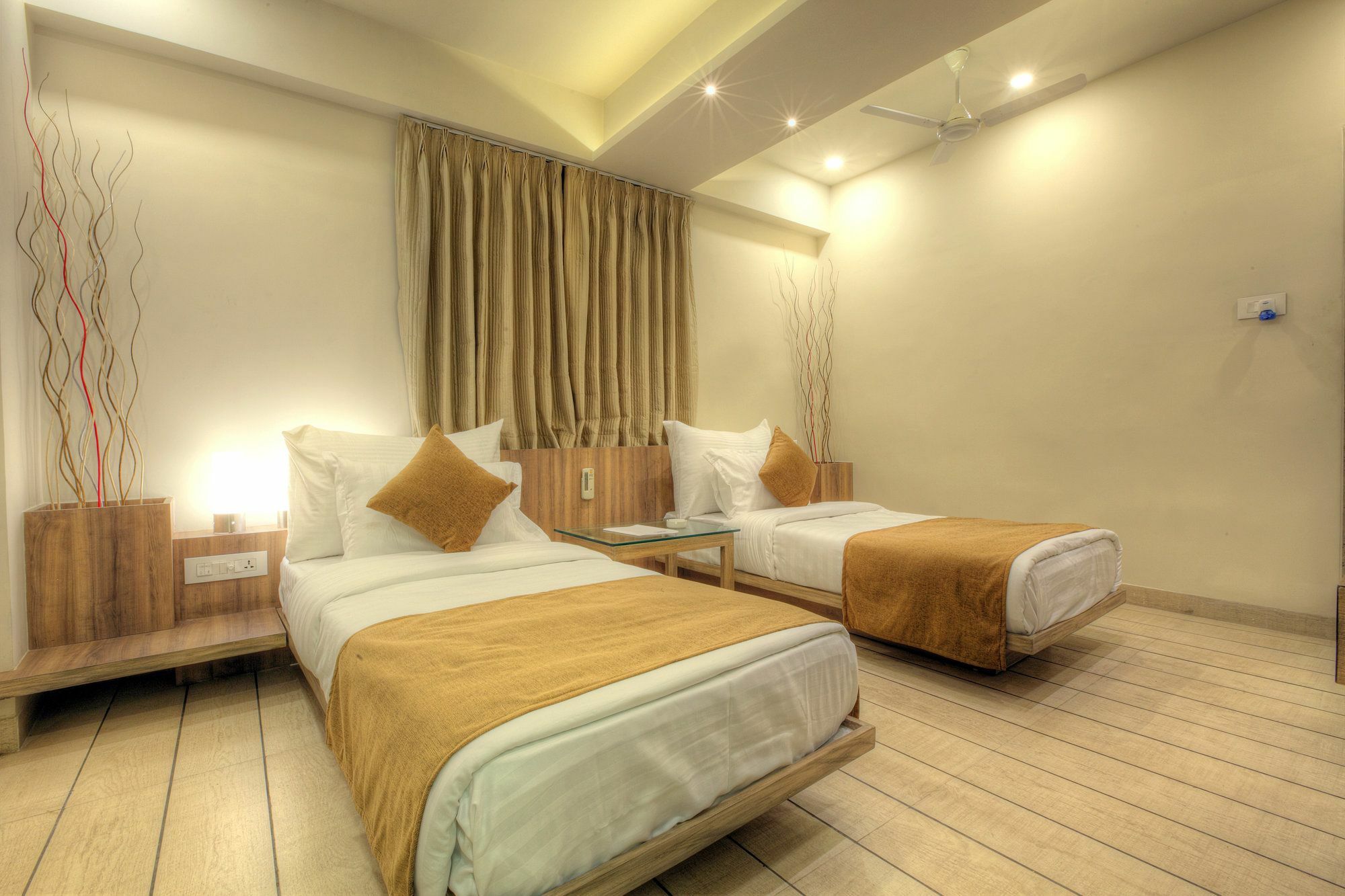 Scenaria Hotel Ahmedabad Exterior foto